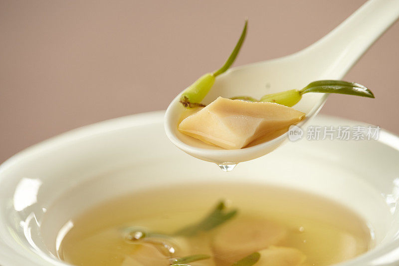 Pork rib soup with bamboo shoots - clear broth